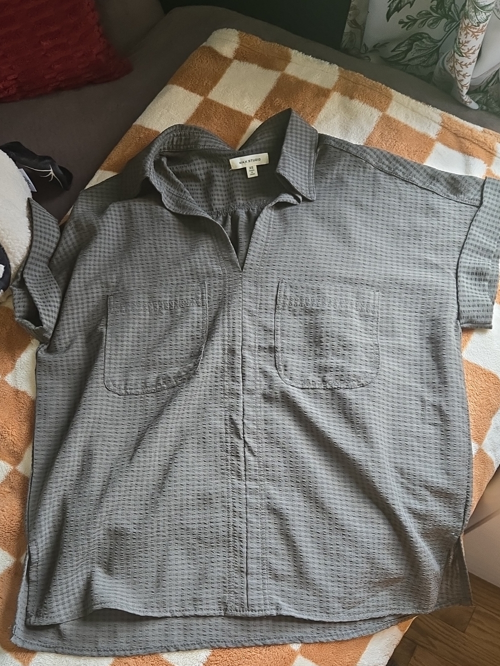 Max Studio Gray Short-Sleeve Button-Down Shirt